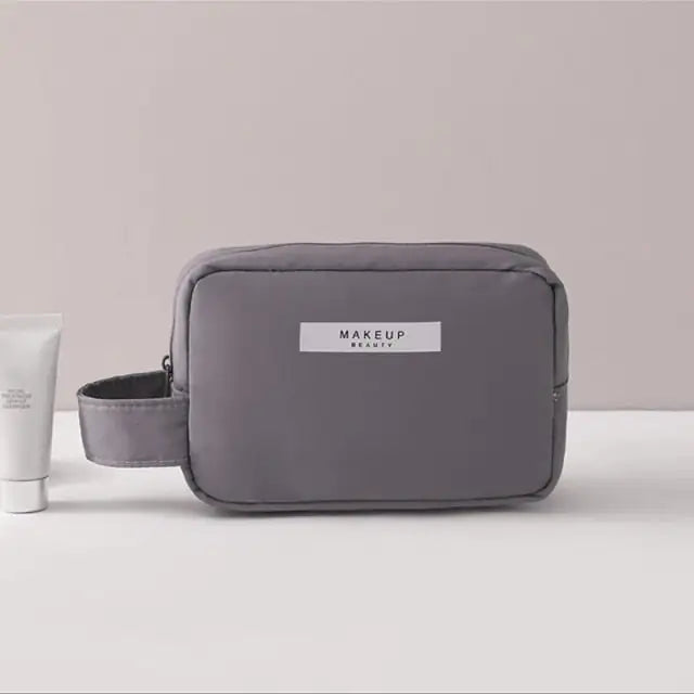 Stylish and Functional Makeup Bag - Durable Nylon Cosmetic Organizer