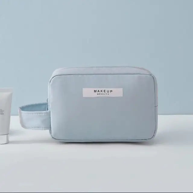 Stylish and Functional Makeup Bag - Durable Nylon Cosmetic Organizer