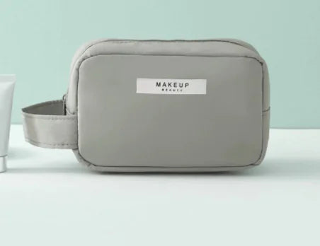 Stylish and Functional Makeup Bag - Durable Nylon Cosmetic Organizer