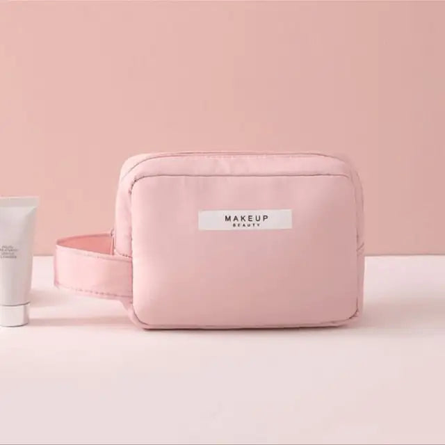 Stylish and Functional Makeup Bag - Durable Nylon Cosmetic Organizer